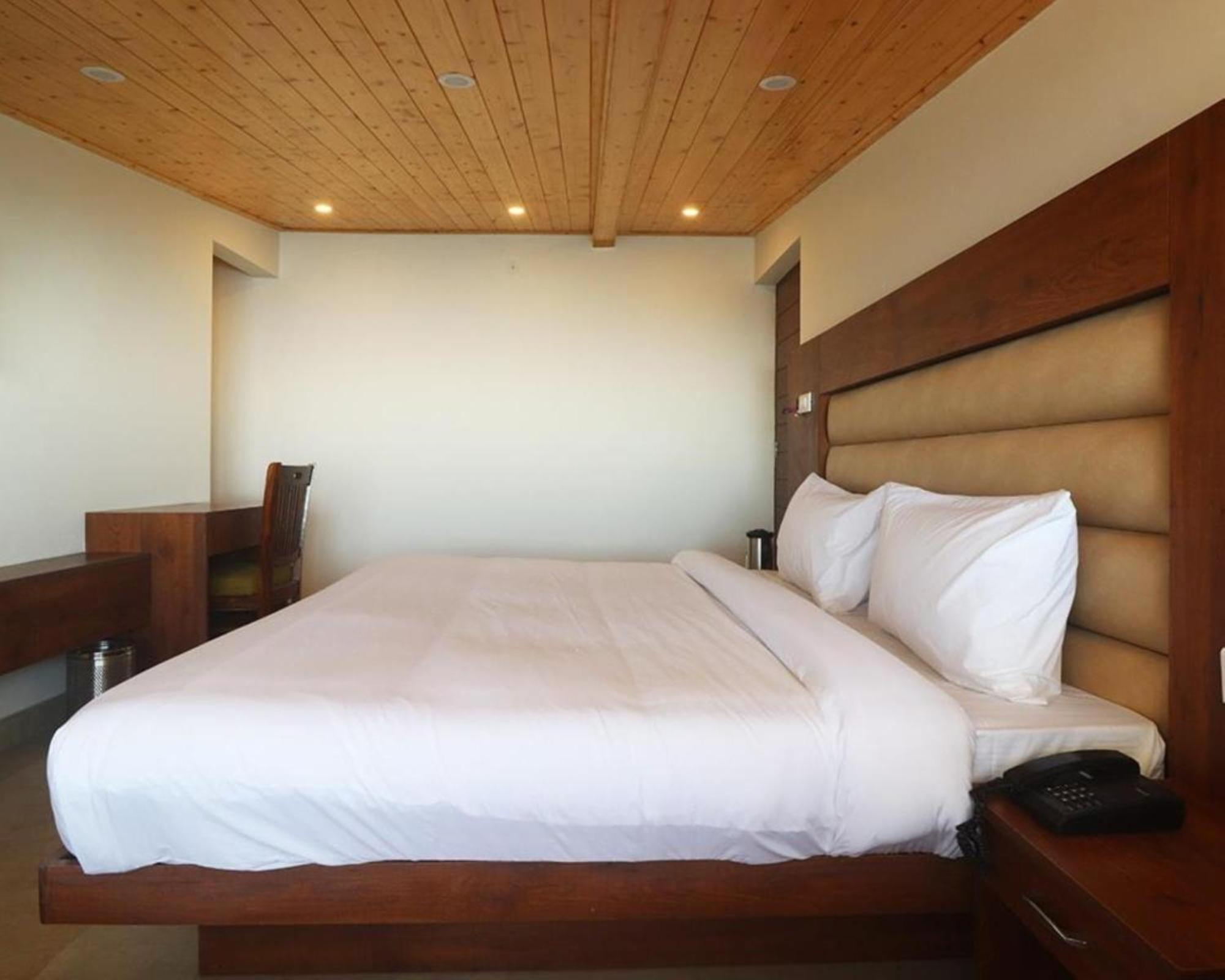 Hotel Mussoorie Heights Dehradun Bagian luar foto
