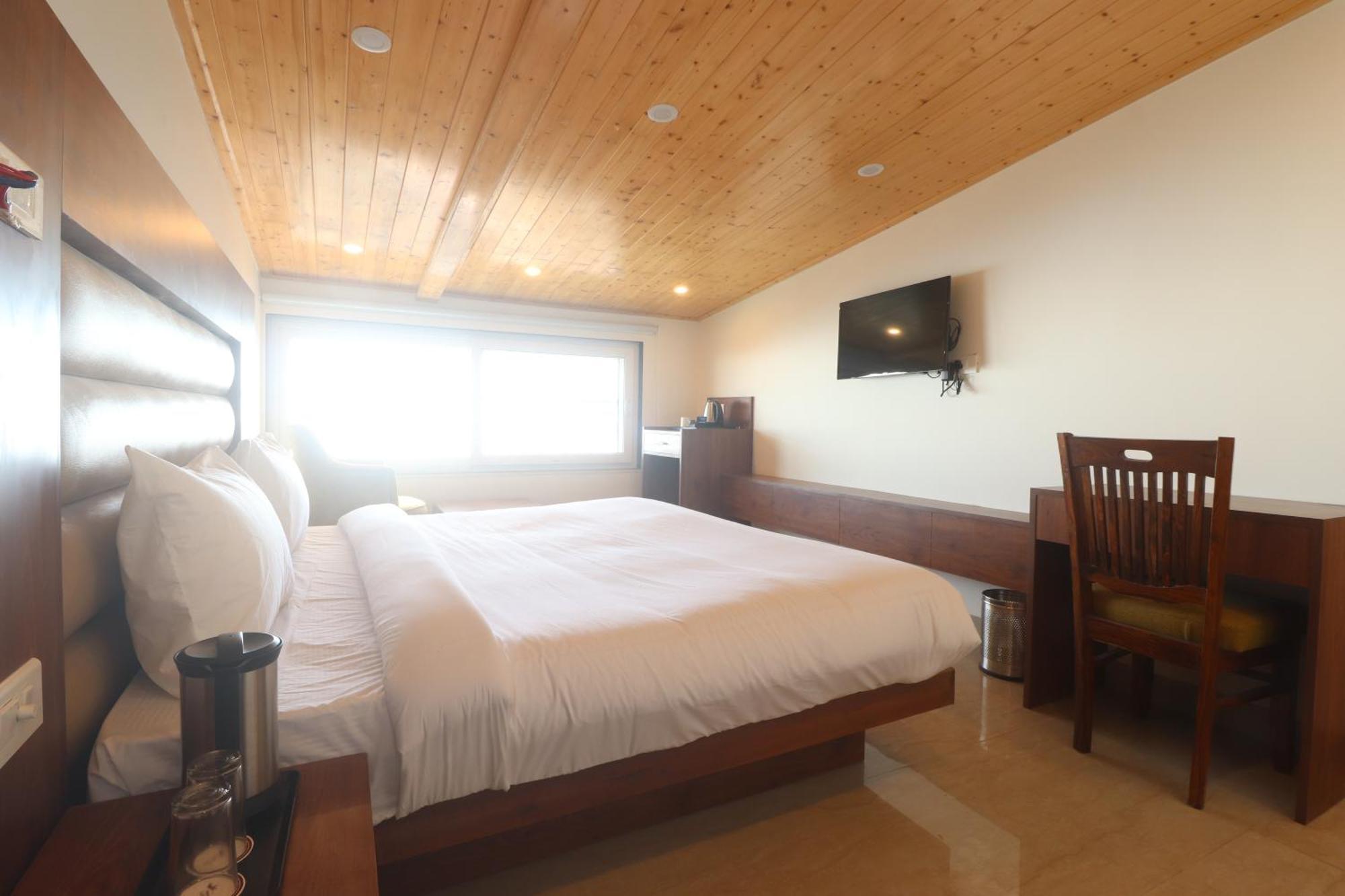Hotel Mussoorie Heights Dehradun Bagian luar foto